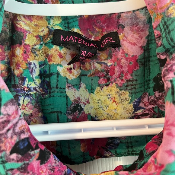 Material girl | Sleeveless Blouse - Picture 4 of 10